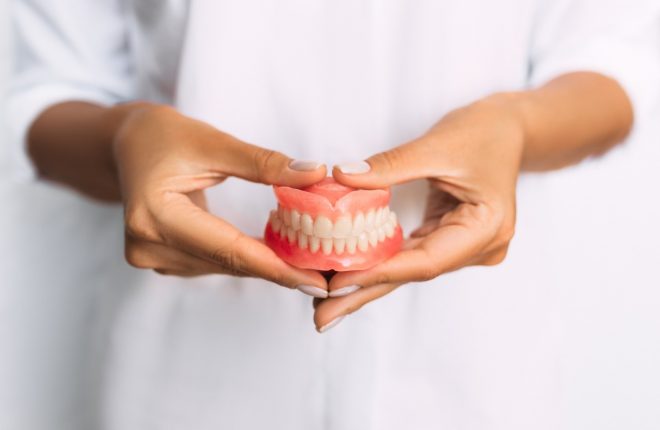 5 Benefits of Wearing Dentures
